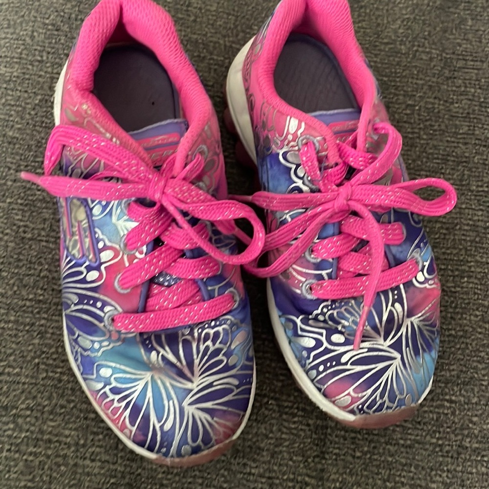 Girls sketchers